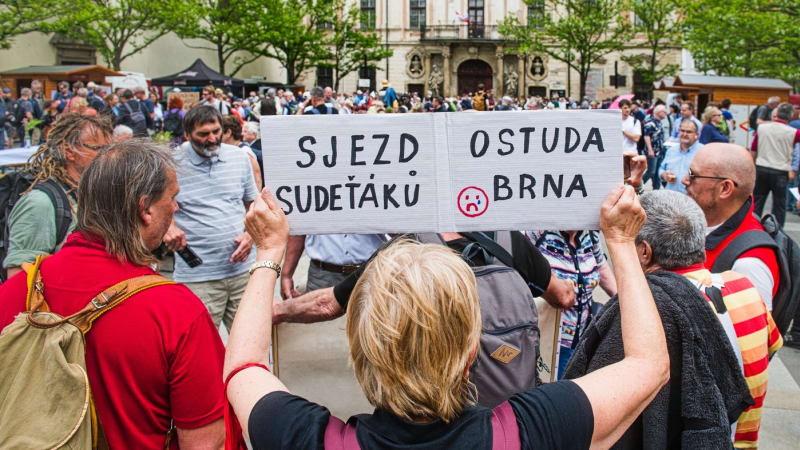 Macinkův poslanec vytáhl kvůli landsmanšaftu Hitlera. Berki varoval před zneužitím tématu