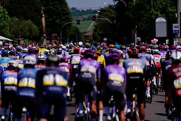 Giro ONLINE: Peloton je v Miláně, sprinterské týmu si únik kontrolují
