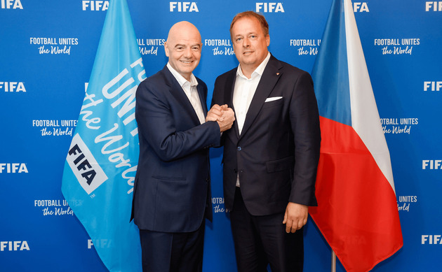 KOMENTÁŘ: Kam se řítí fotbal? Infantino chce zpeněžit práva na světové turnaje