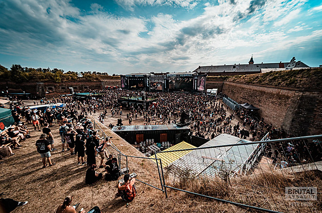Smrt na metalovém festivalu Brutal Assault. Šlo o sebevraždu západočeské žalobkyně?