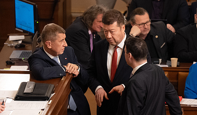 Babiš připomene Okamurovi návrh na zmrazení platů politiků. Chce ho projednat