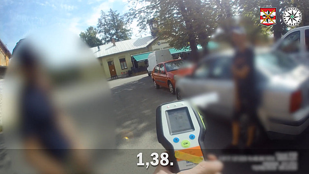 Čtrnáct piv a rumy. Muž se zákazem řízení ani nezapíral, že šoféruje pod vlivem