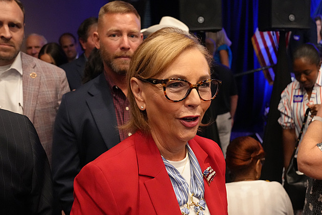 Nástupcem senátora Grahama má být jeho sestra. Trumpa favoritka vyhrála primárky
