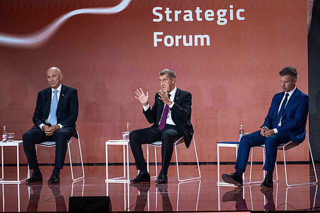 Evropa není v nejlepší formě, varoval Babiš na strategickém fóru. Vyzdvihl V4