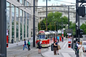 K Národnímu muzeu v Praze se vracejí tramvaje