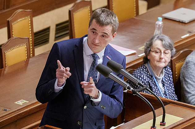 Jste ochotná dát hlavu na špalek? Vlček griluje ministryni kvůli stavebnímu zákonu