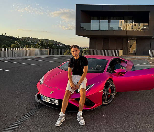 Influencera Kajumiho z kauzy OnlyFans propustili po třech měsících z vazby