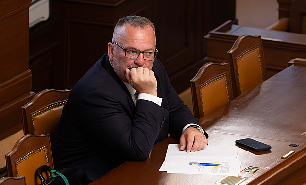 Konec pravidelného zdražování dálničních známek. Projednají to poslanci