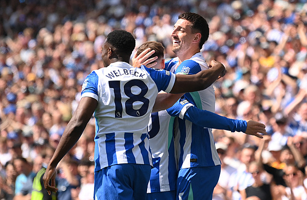 ONLINE: Brighton hraje na Coventry, pak následuje derby o Manchester