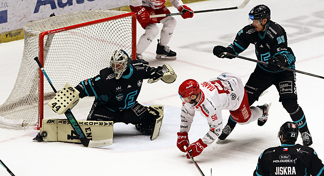 Karlovy Vary – Třinec: Kde sledovat extraligu živě, sázkové kurzy