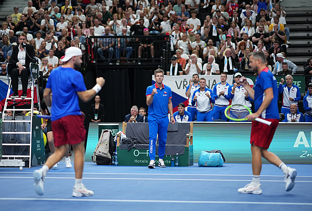 Davis Cup ONLINE: Velký boj o důležitý bod. Pavlásek a Rikl hrají v deblu třetí set