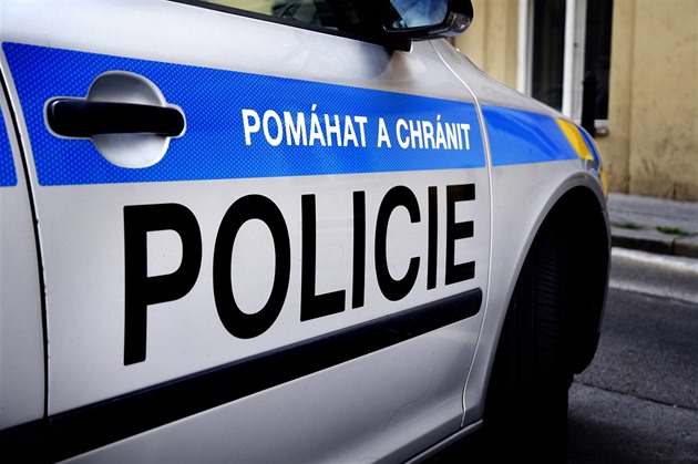 Policisté pátrají po seniorovi z Kolína. Zanechal dopis, vůz stál u obchodu