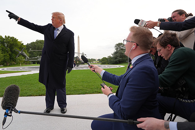 Soudce zvrátil Trumpův zákaz. Reportéry ale do Bílého domu stejně nepustili