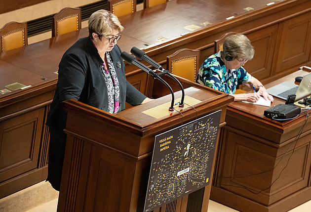 Babiš dal přednost mítinkům ANO, ve Sněmovně je tak jen mapa jeho impéria