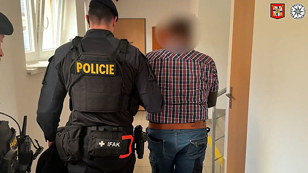 Útok nožem na zahrádce restaurace. Agresor zasadil muži několik ran