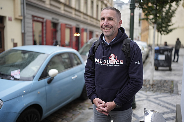 Jdu s optimismem, řekl Haas, který dorazil první do volebního štábu ODS