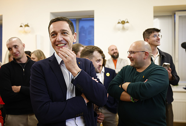 Výsledky voleb do Senátu: Sčítání finišuje, pět nových senátorů i nejtěsnější vyřazení