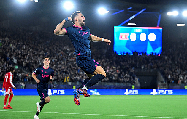 Viking obral oslabený Bayern, Inter padl s Bruggami. Barcelona otočila mač v Turecku
