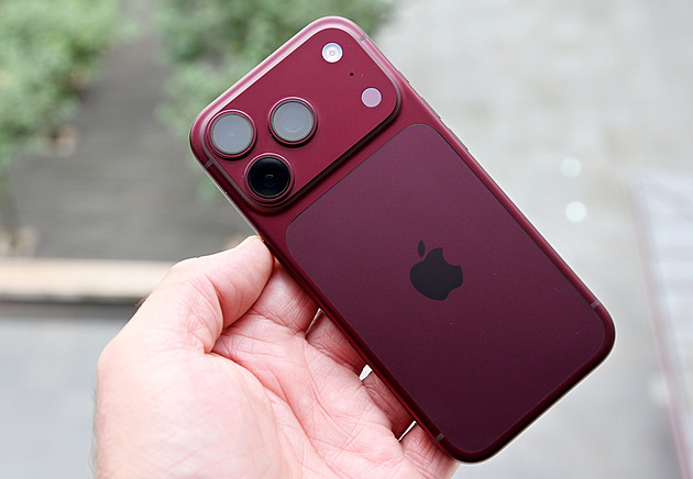 Apple snižuje výrobu nového iPhonu, telefony přitom nejsou k sehnání