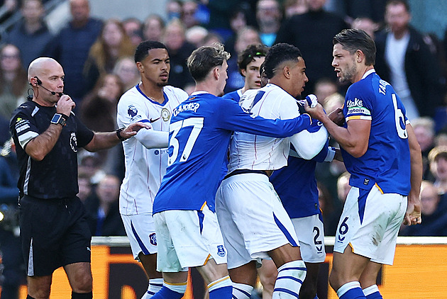 ONLINE: Chelsea uspěla na Evertonu, v akci jsou City či Liverpool. Chystá se Newcastle
