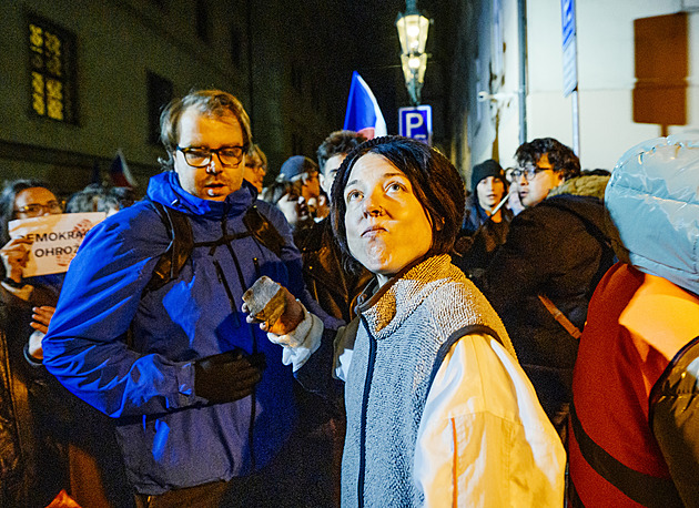 „Byla jsem ve víru emocí.“ Režisérka popsala, proč házela kostku na Sněmovnu