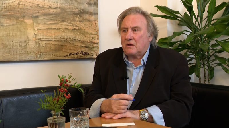 Miluji smažený sýr a Prahu, říká Depardieu. Brzy ho tu čeká benefiční koncert
